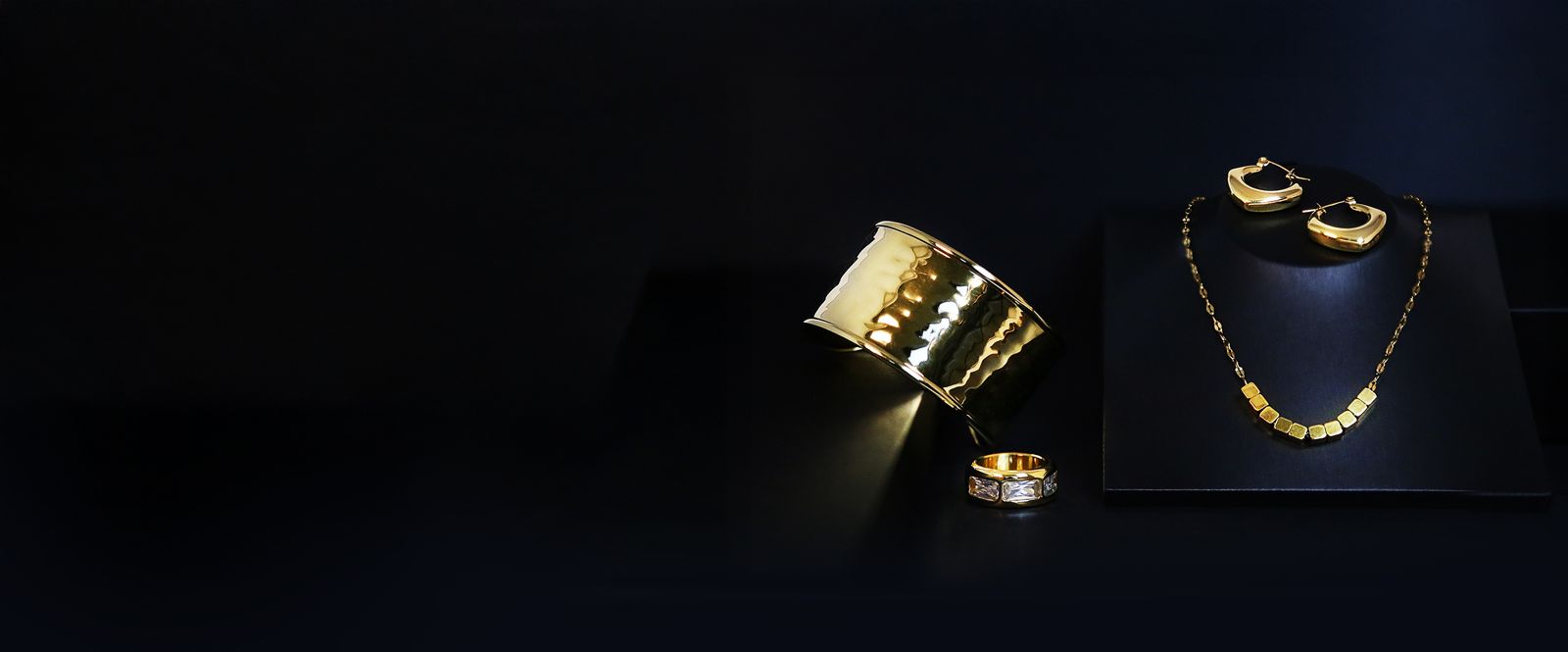 slider image slider_item_GMmqna